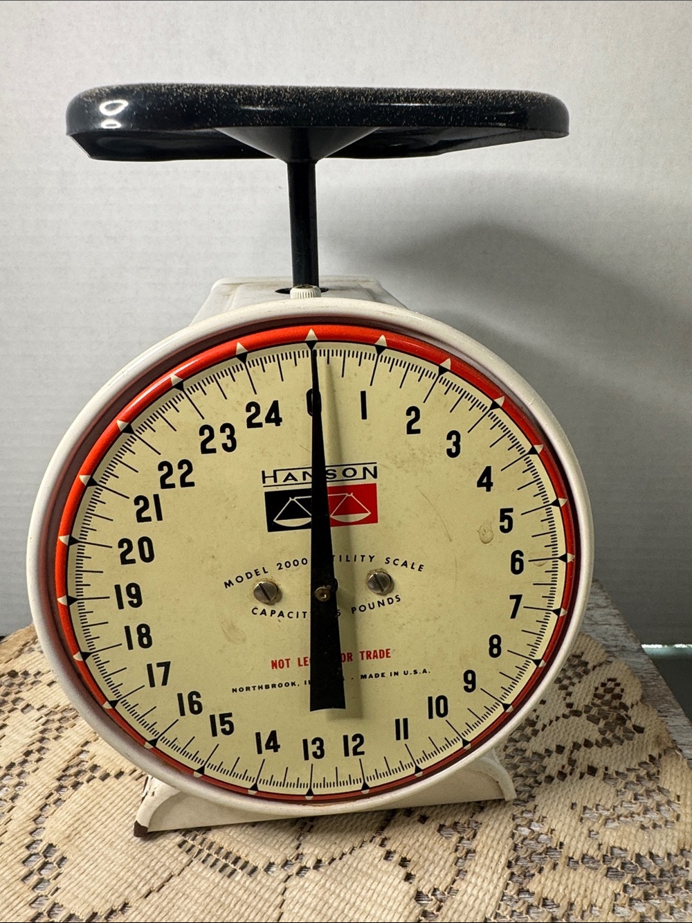 Hanson Vintage Dial Kitchen Scale - Cream & Red